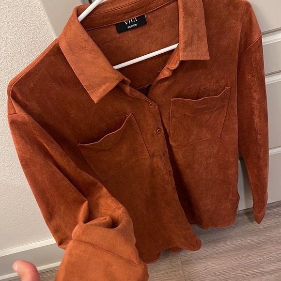 VICI COLLECTION LONG SLEEVE BUTTON UP BLOUSE - Picture 3 of 7